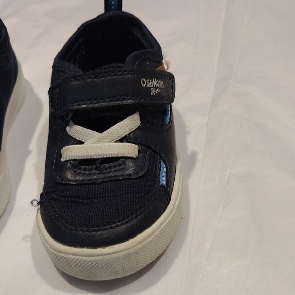 Oshkosh, Boys Fun And Classic Dark Blue Sneakers - Picture 2 of 7